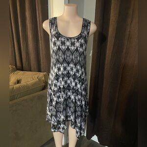 Thesis Large Black and White Sleeveless Dress Razor back pockets stretch soft